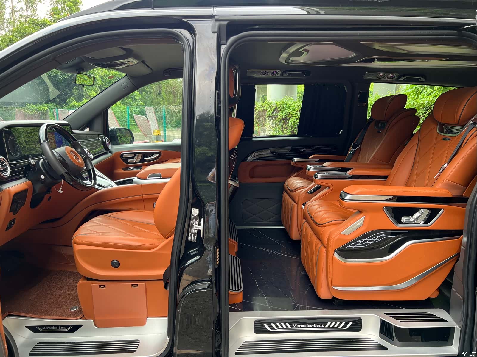 Mercedes-Benz 7, 2024 8