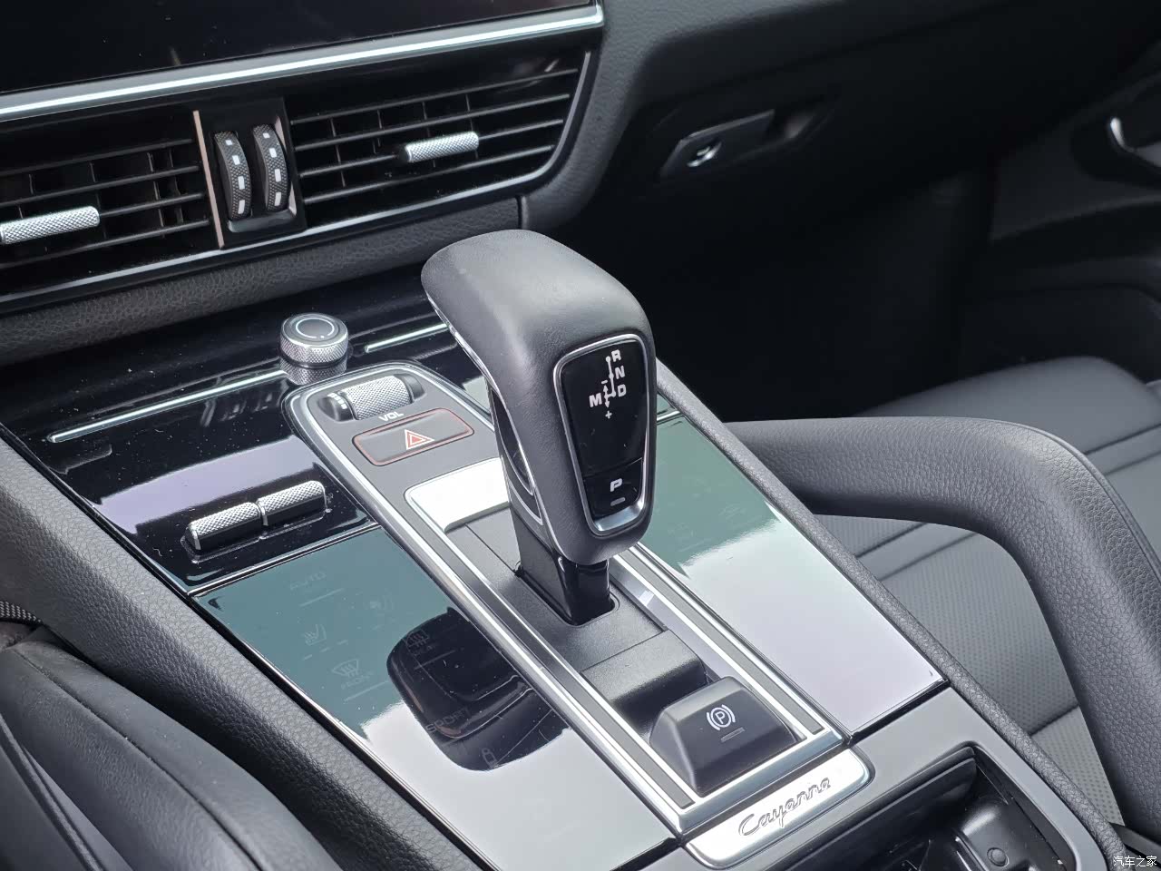 Porsche Cayenne, 2024 11