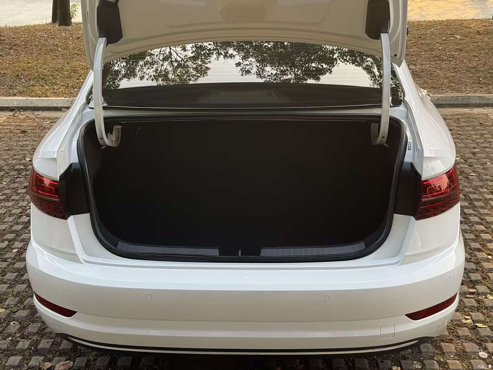 Volkswagen Sagitar, 2022 15