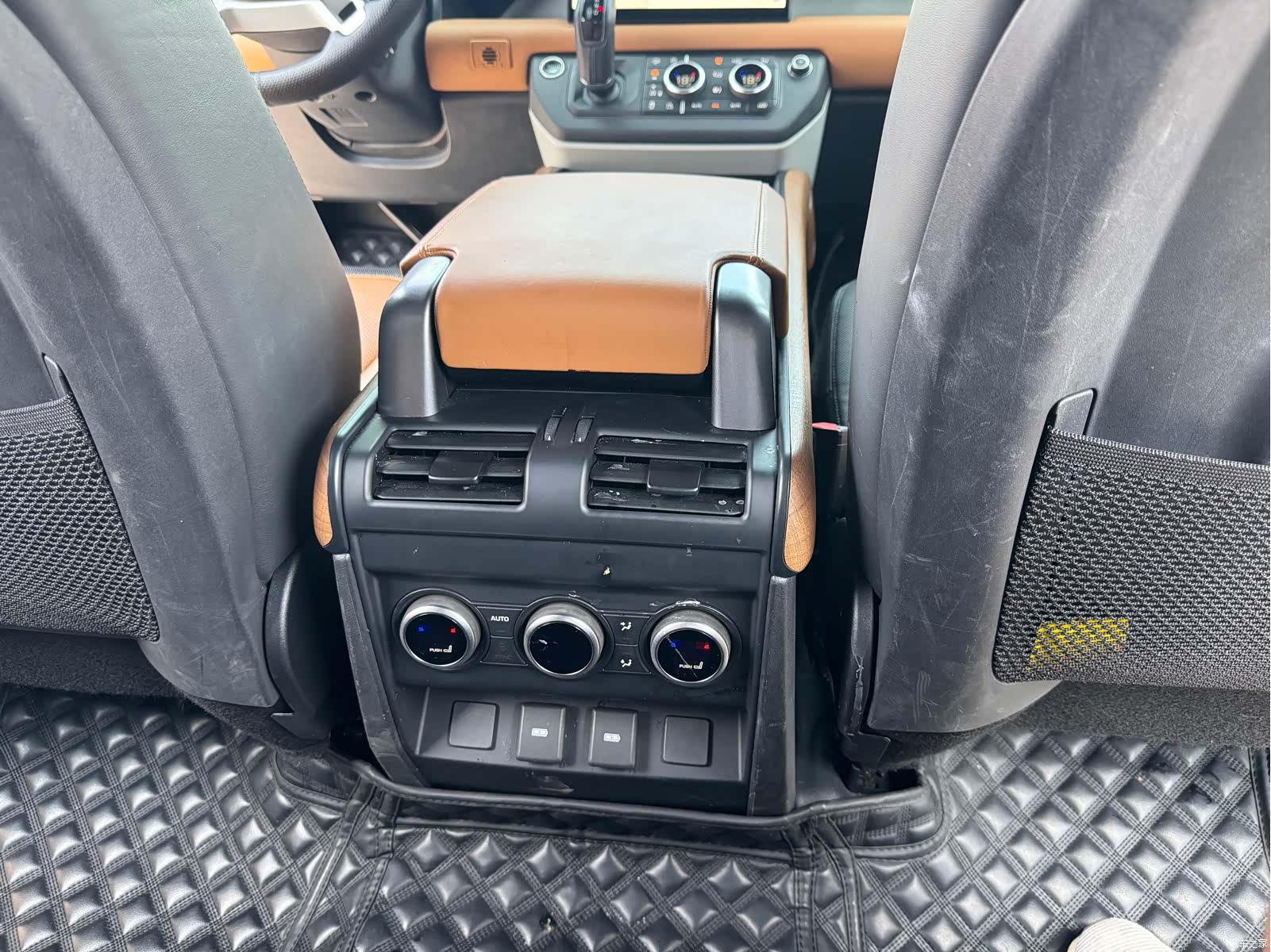 Land Rover Defender, 2023 19