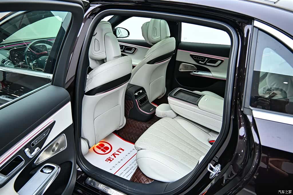 Mercedes-Benz E-Class, 2024 14