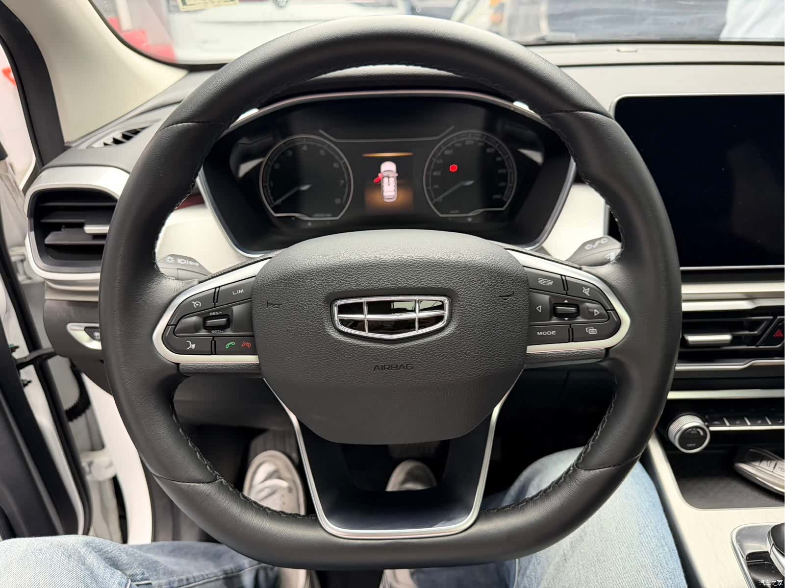 Geely Coolray, 2022 18