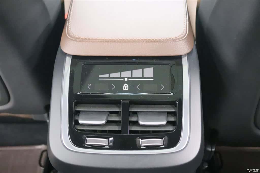 Volvo XC90, 2019 18