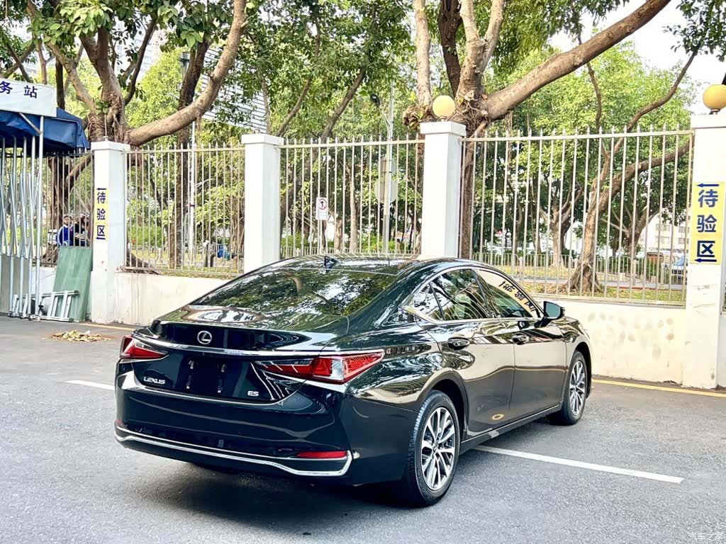 Lexus ES, 2024 7
