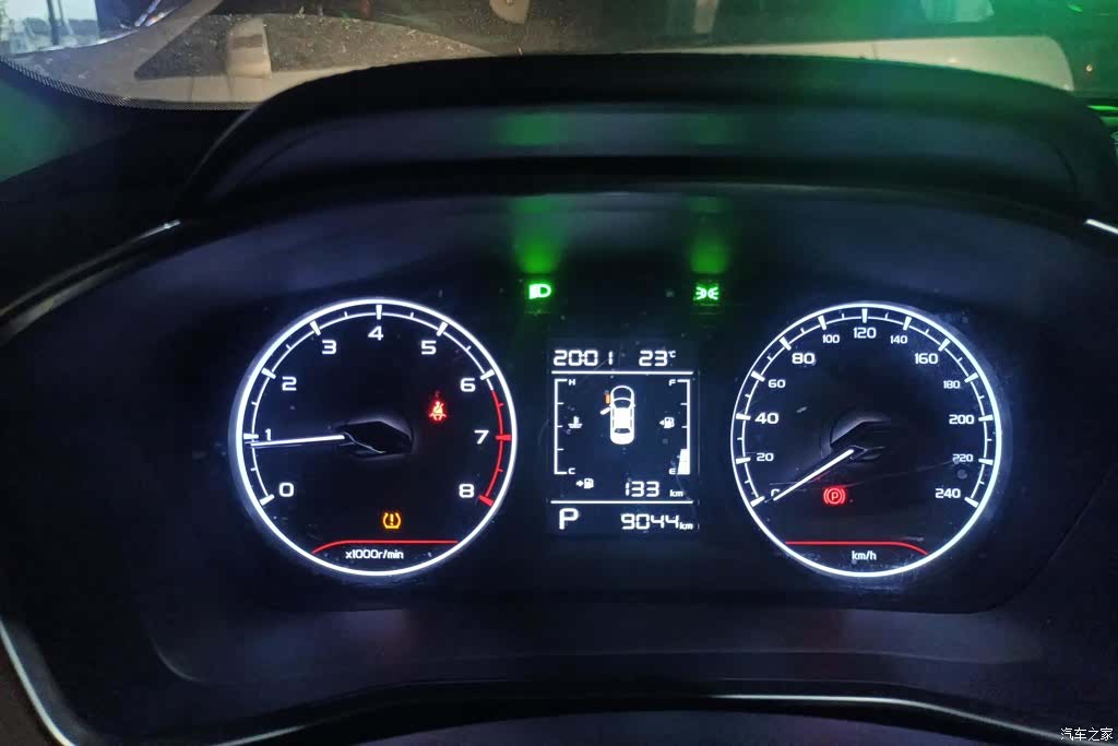 Geely Coolray, 2025 14