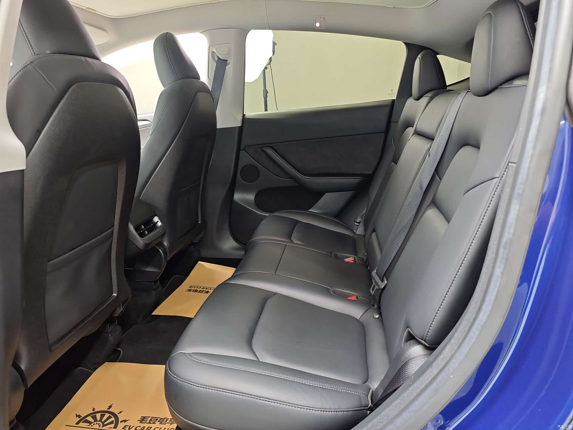 Tesla Model Y, 2022 38