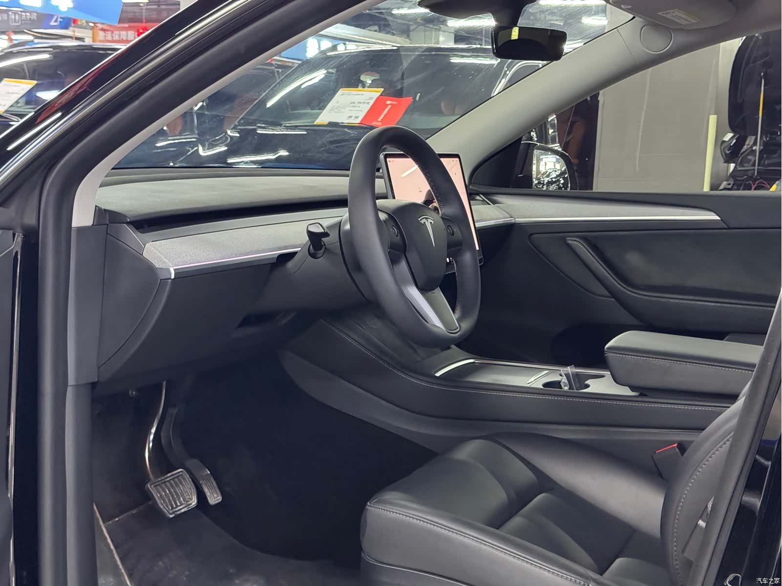 Tesla Model Y, 2023 4