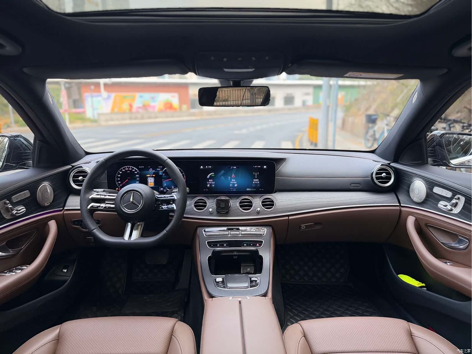 Mercedes-Benz E-Class, 2024 8