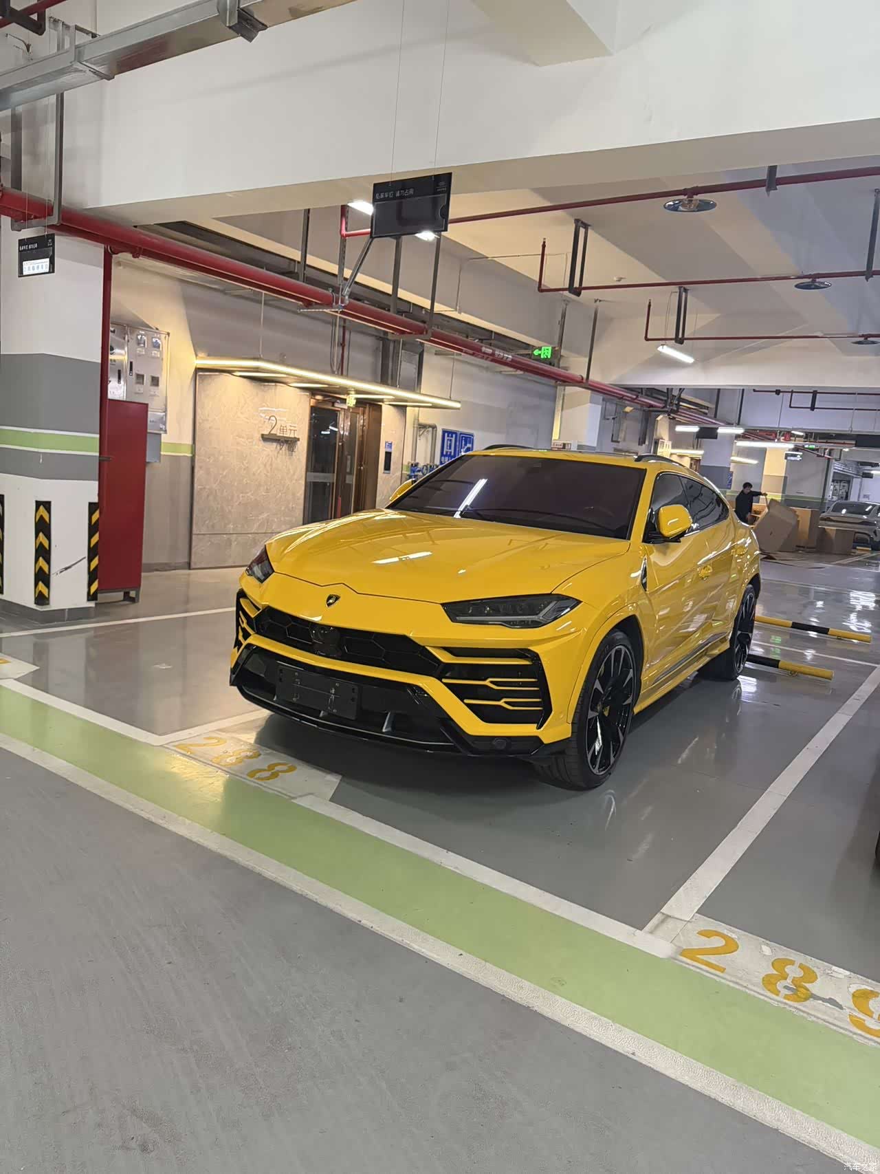 Lamborghini Urus, 2019 1