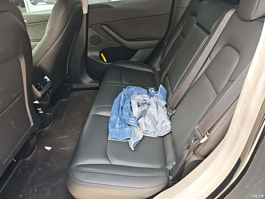 Tesla Model Y, 2021 17