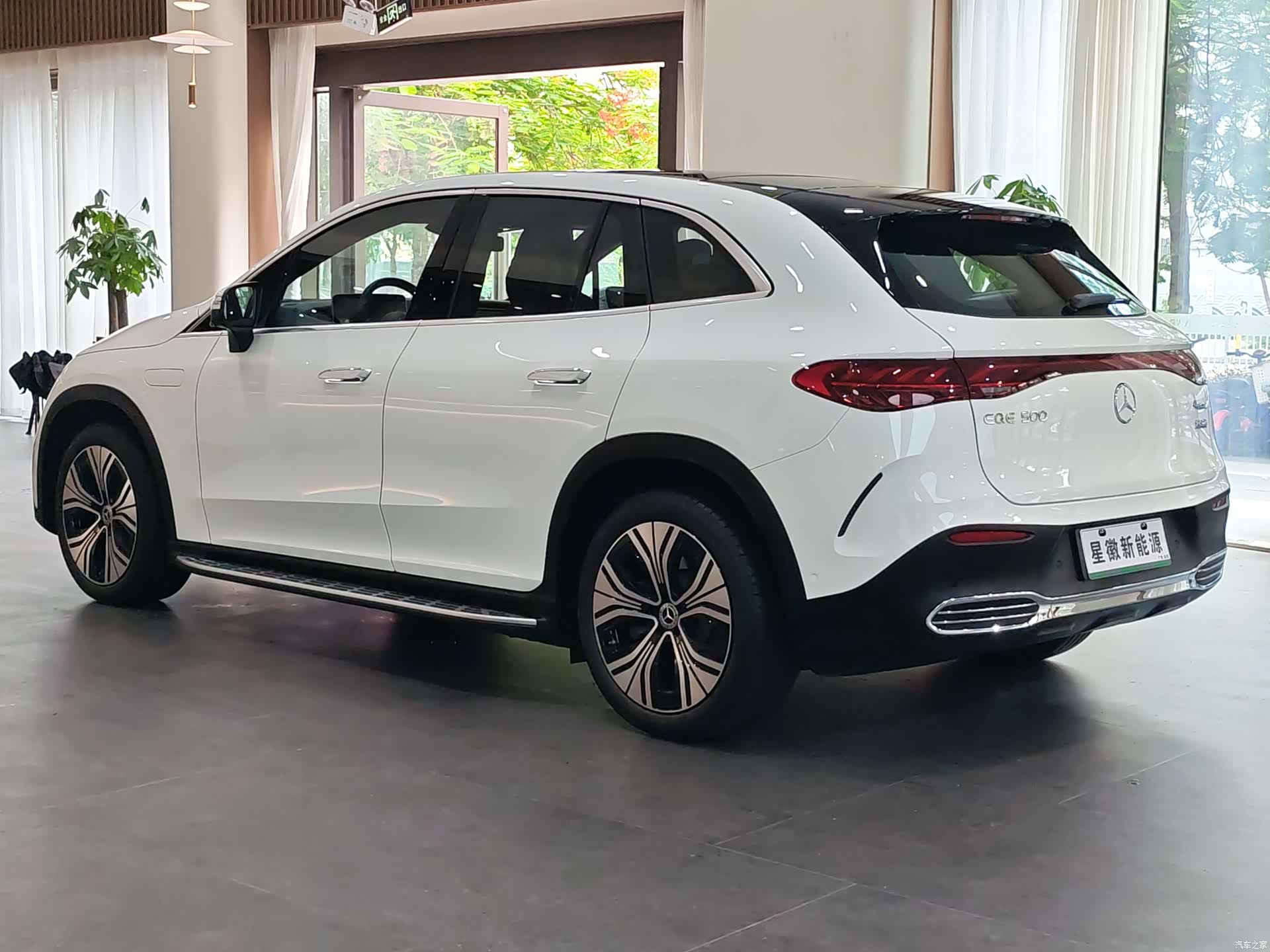 Mercedes-Benz EQE, 2024 28