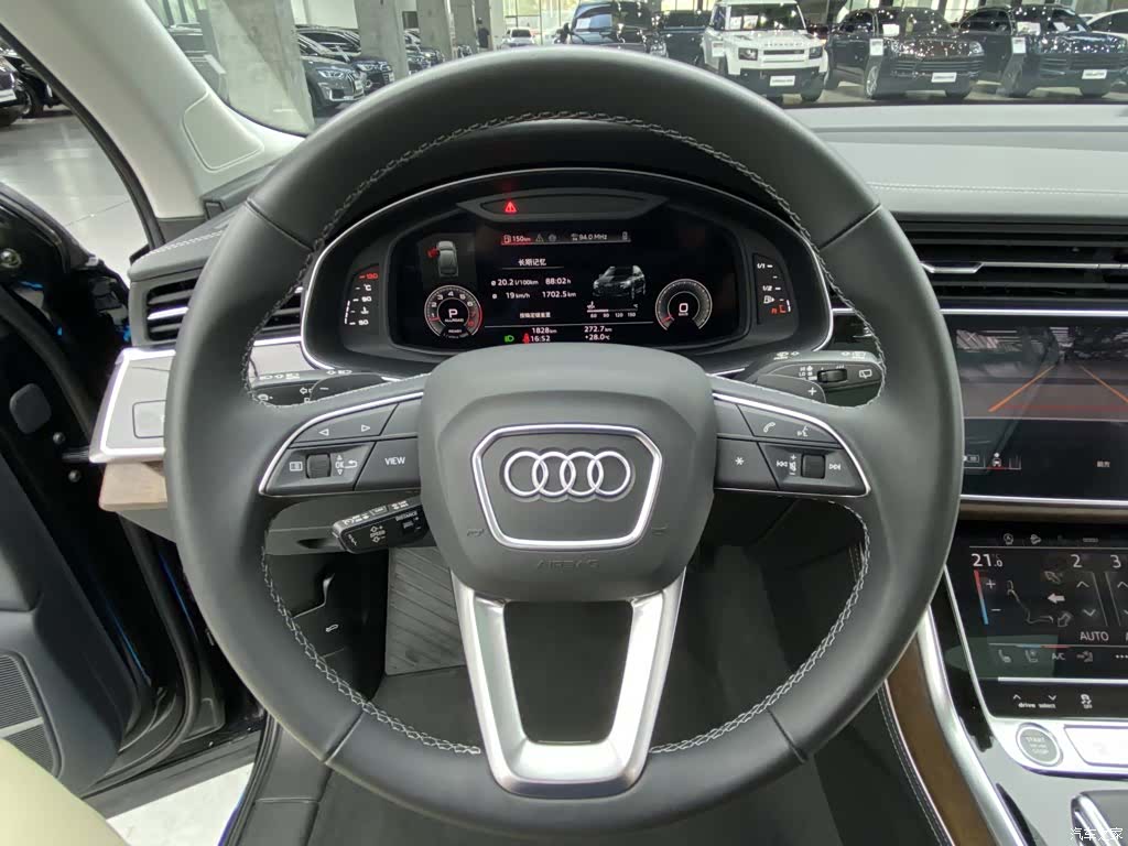 Audi Q7, 2025 14