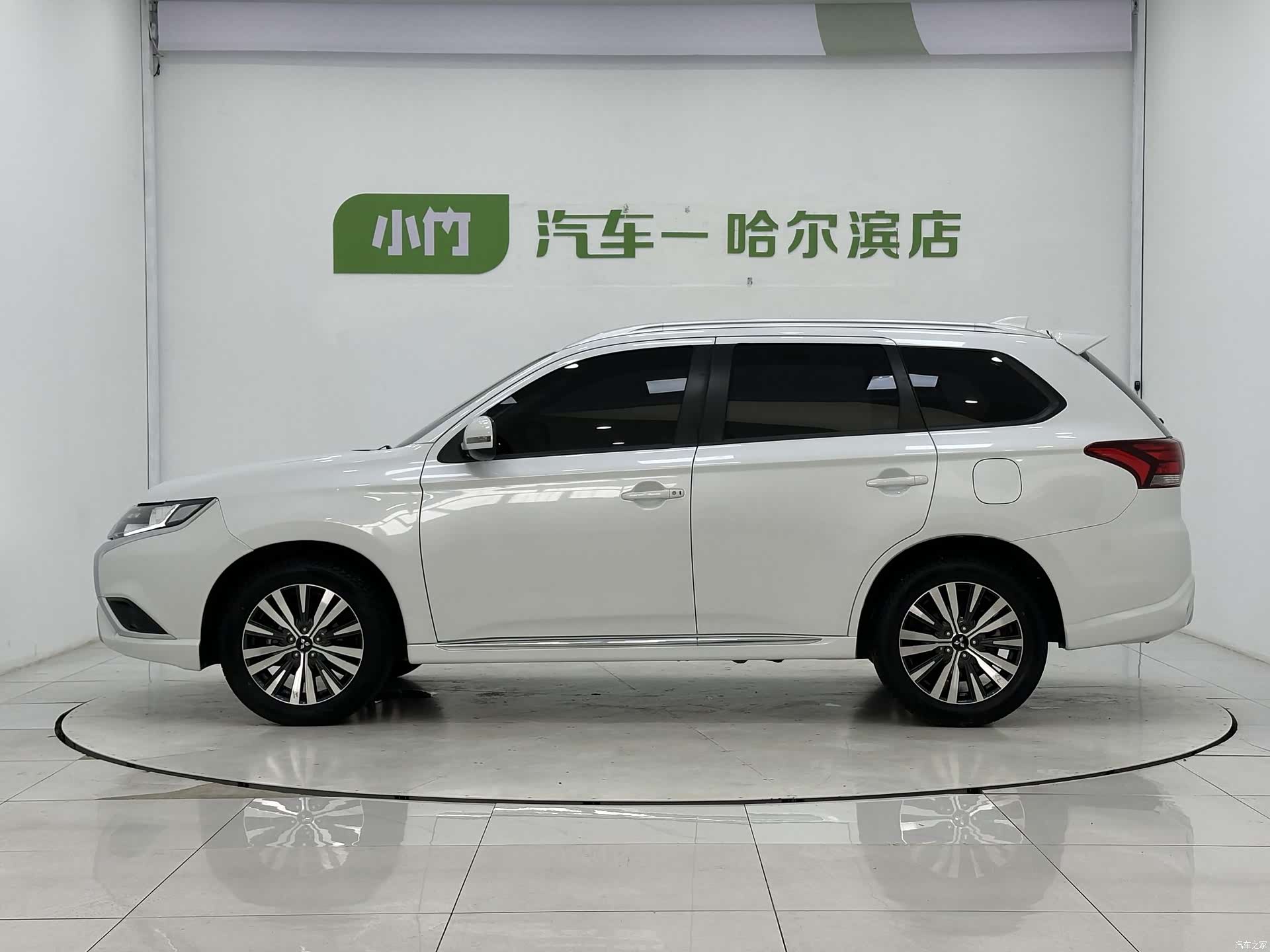 Mitsubishi Outlander, 2022 все фото