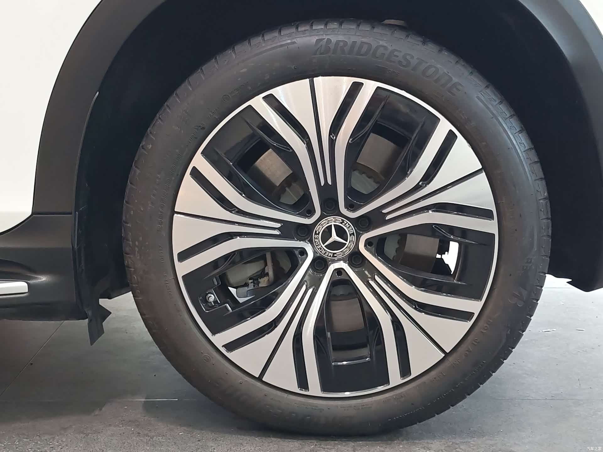 Mercedes-Benz EQE, 2024 24