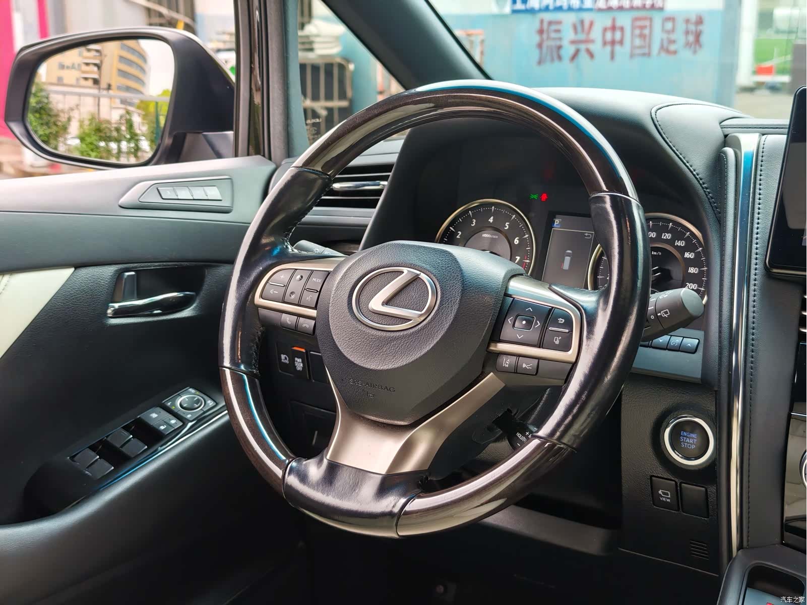 Lexus LM, 2022 23