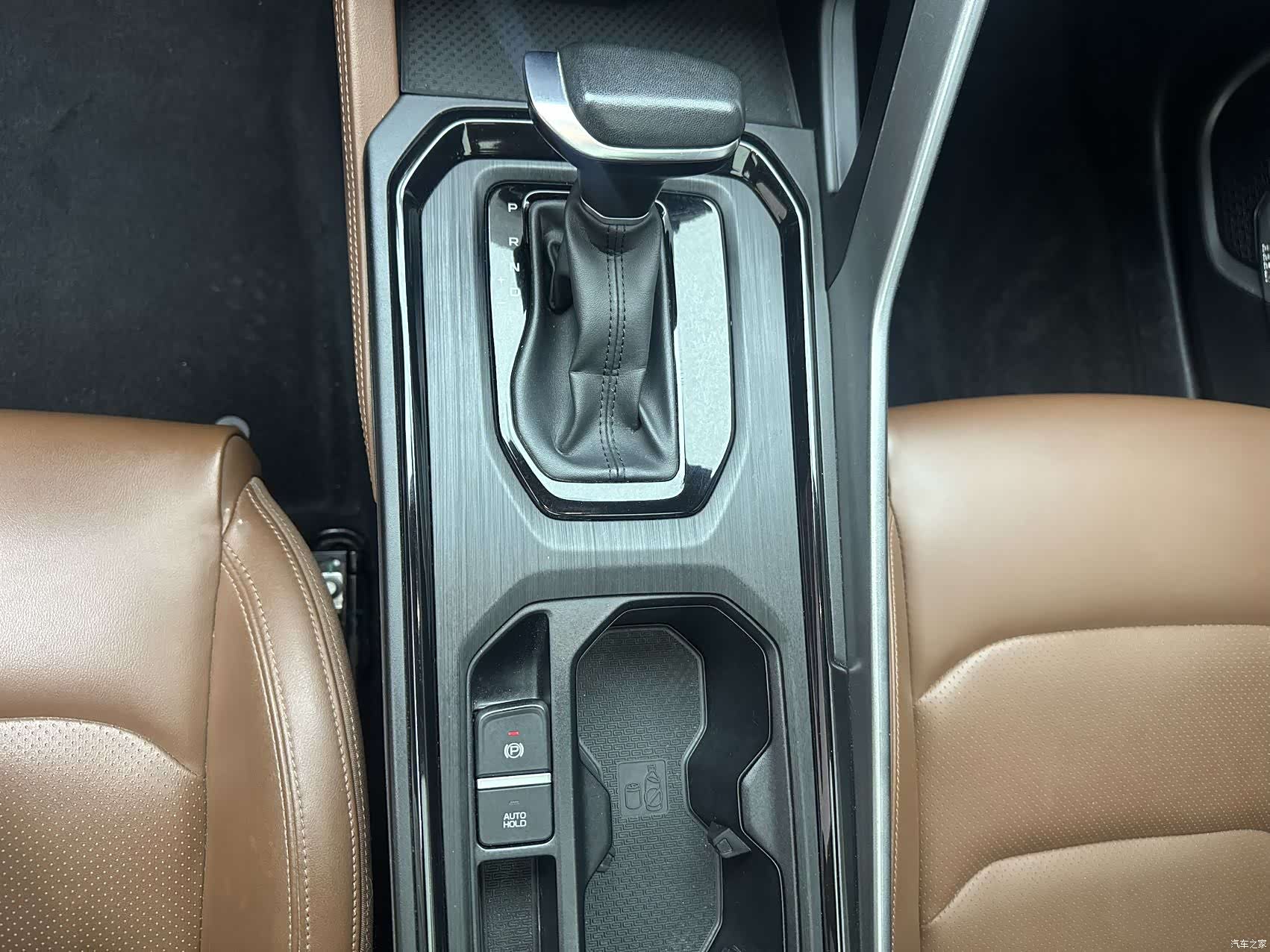 Geely X6, 2022 17