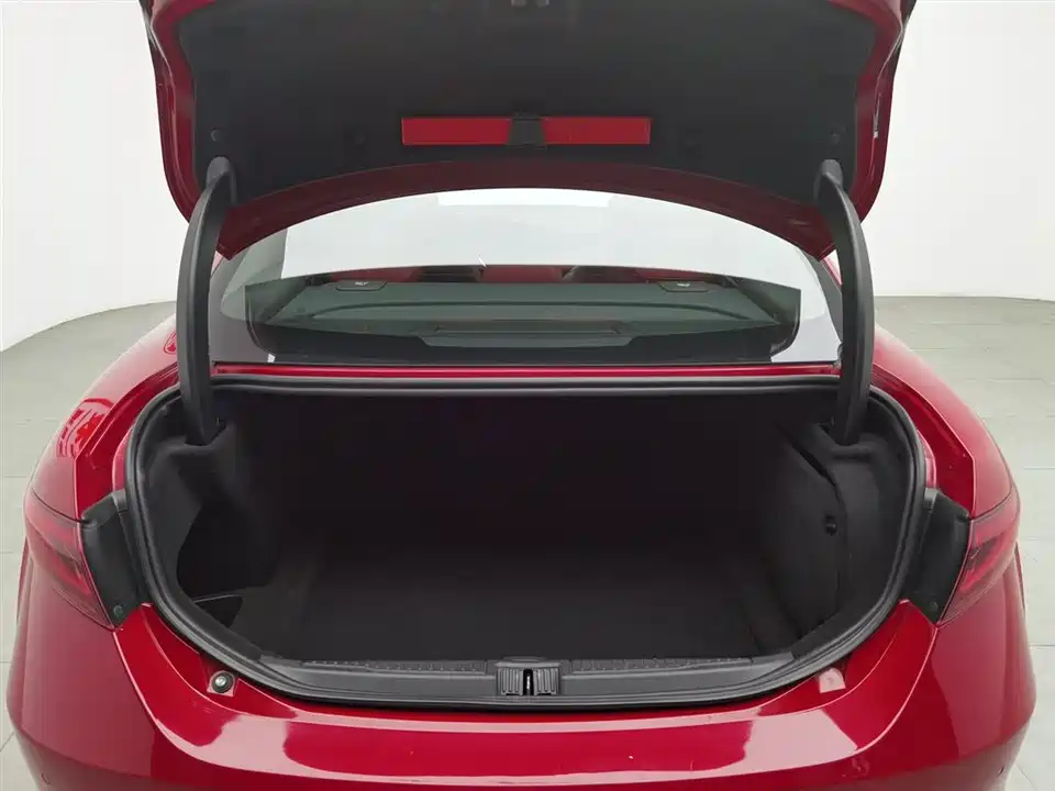 Alfa Romeo Giulia Alfa Romeo Giulia