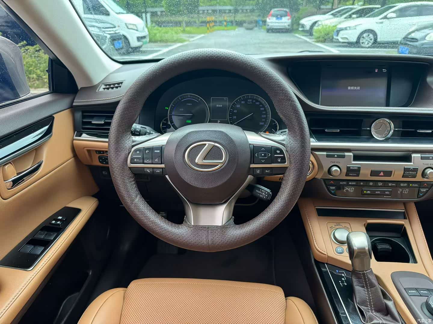 Lexus ES, 2018 9