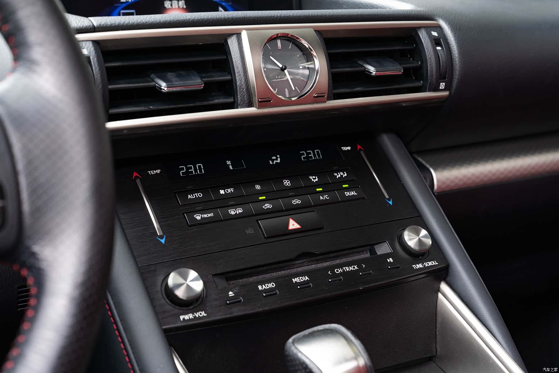 Lexus IS, 2017 17