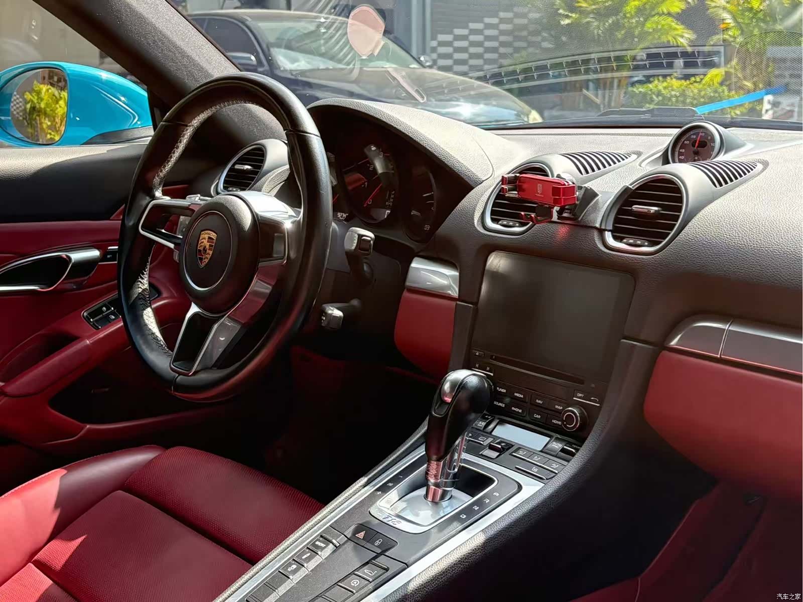 Porsche Cayman, 2018 все фото
