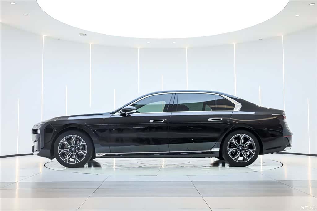 BMW 7 Series, 2024 7