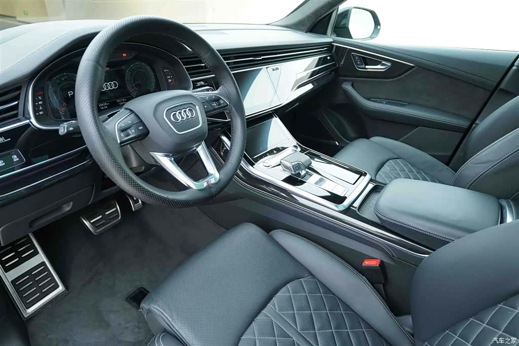 Audi Q8, 2023 10