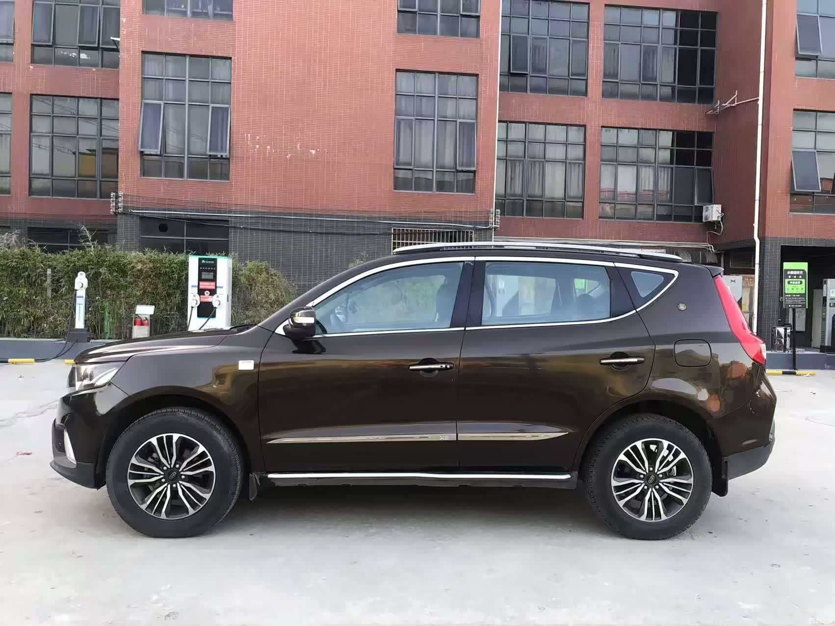 Geely X6, 2016 4