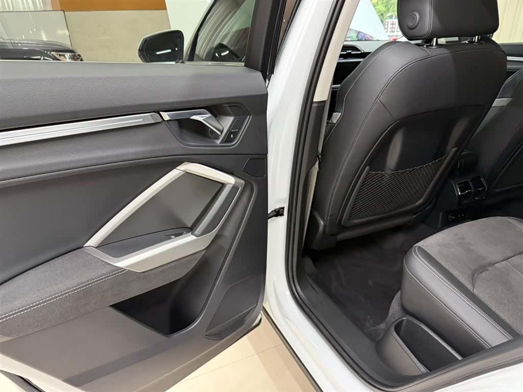 Audi Q3, 2023 17