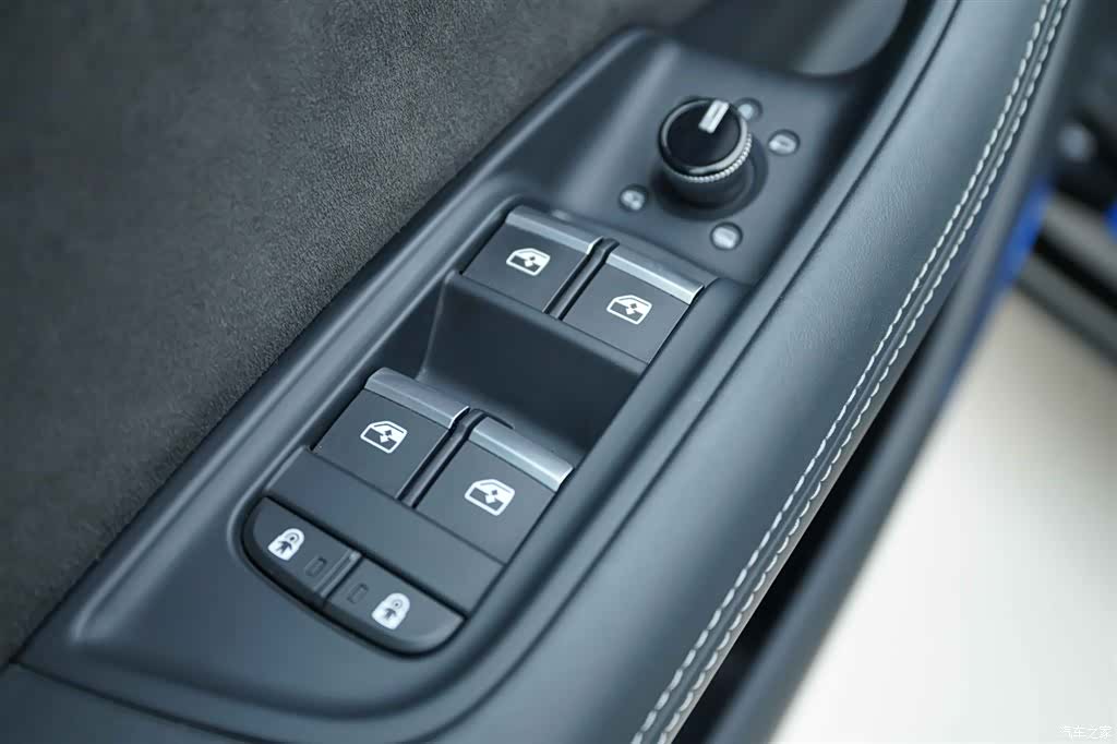 Audi Q8, 2023 11