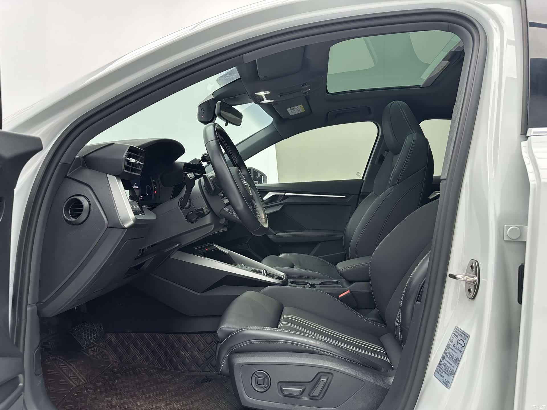 Audi A3, 2023 все фото