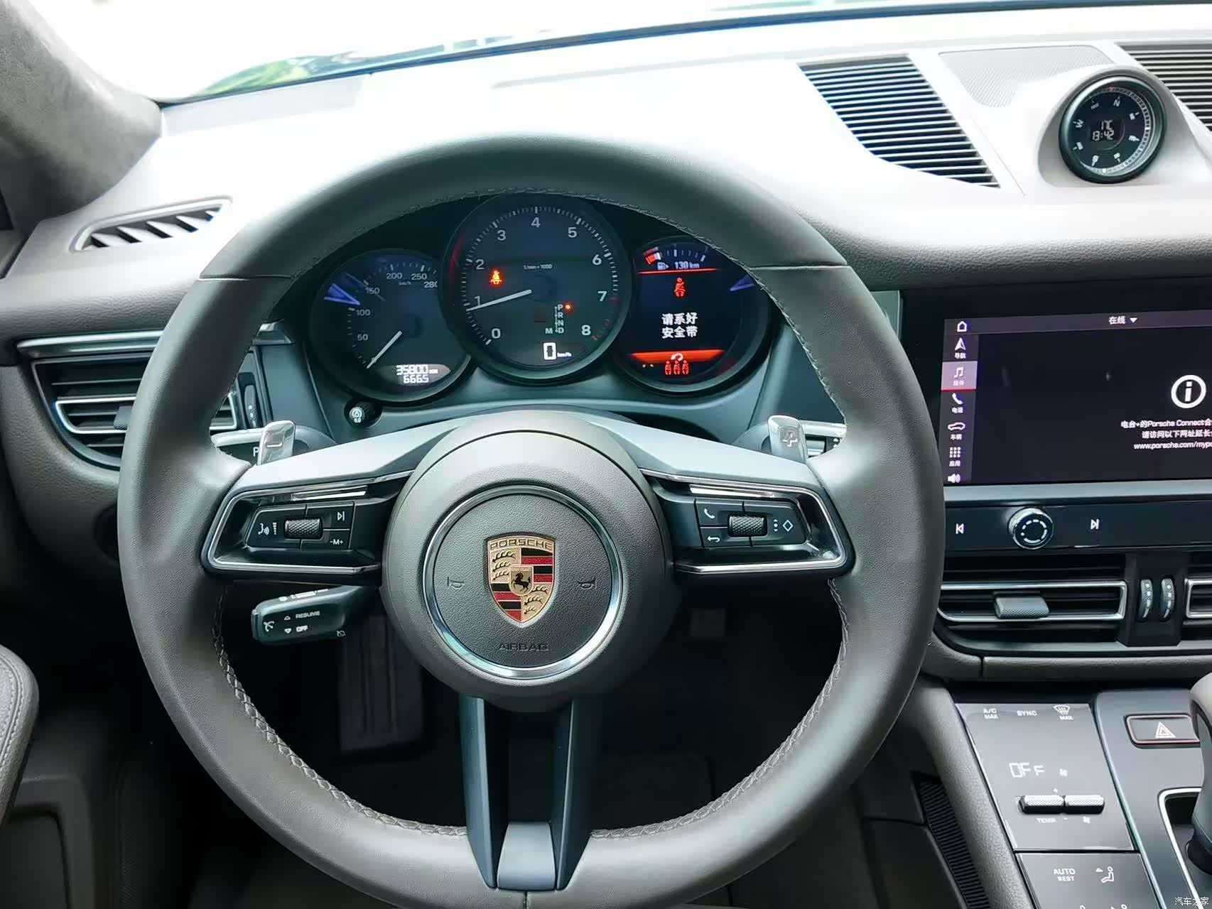 Porsche Macan, 2022 все фото