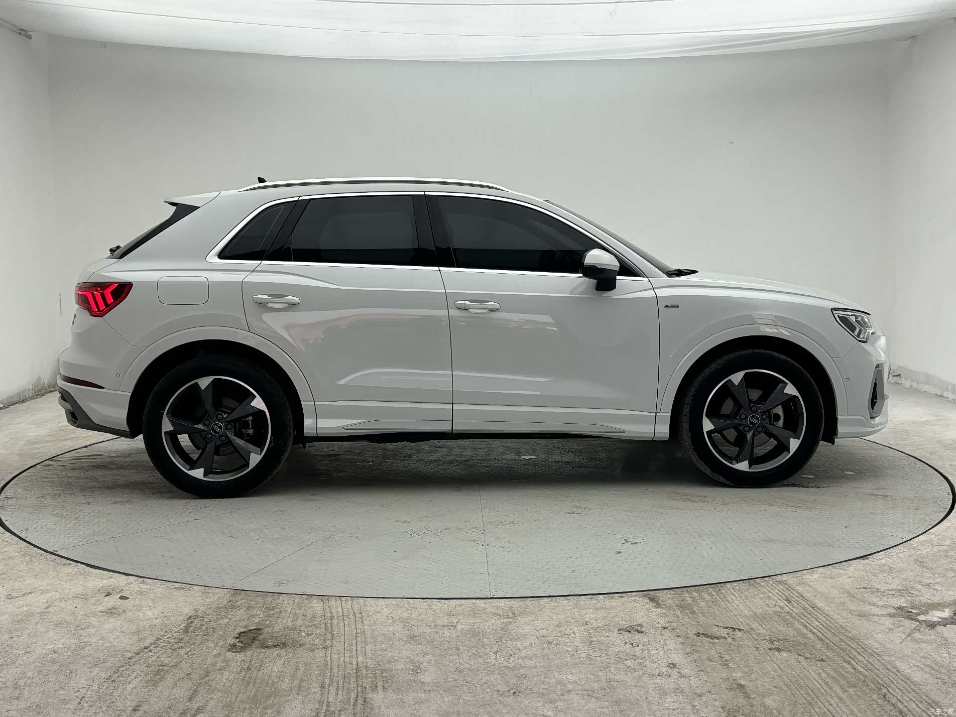 Audi Q3, 2023 10