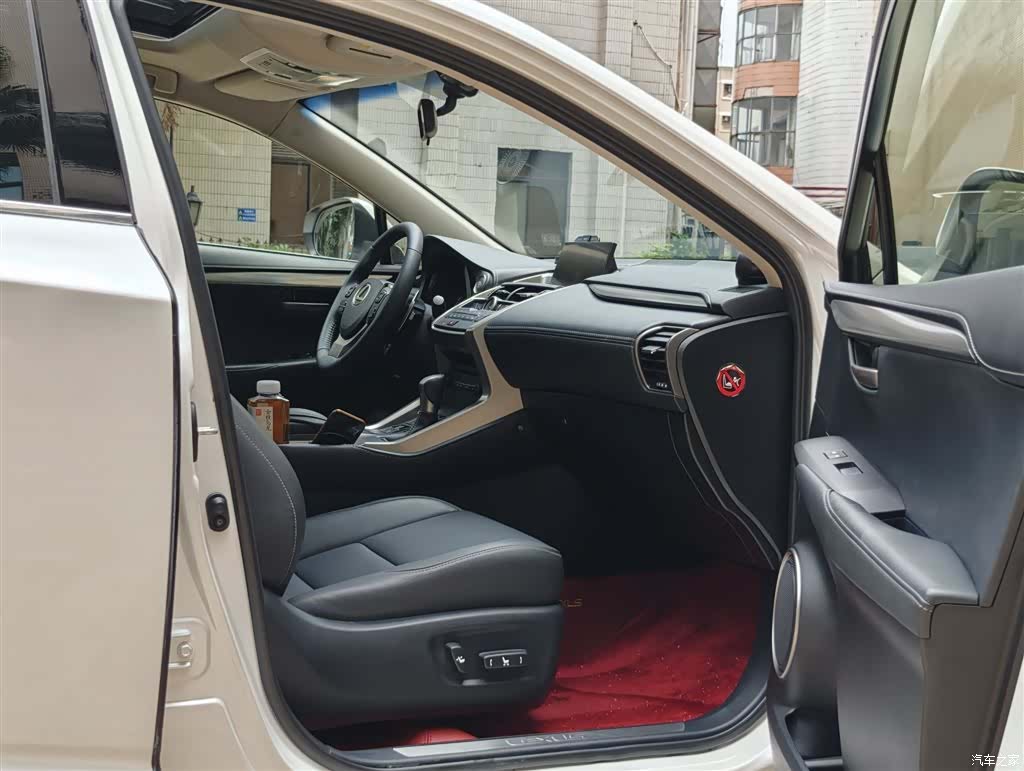 Lexus NX, 2016 16