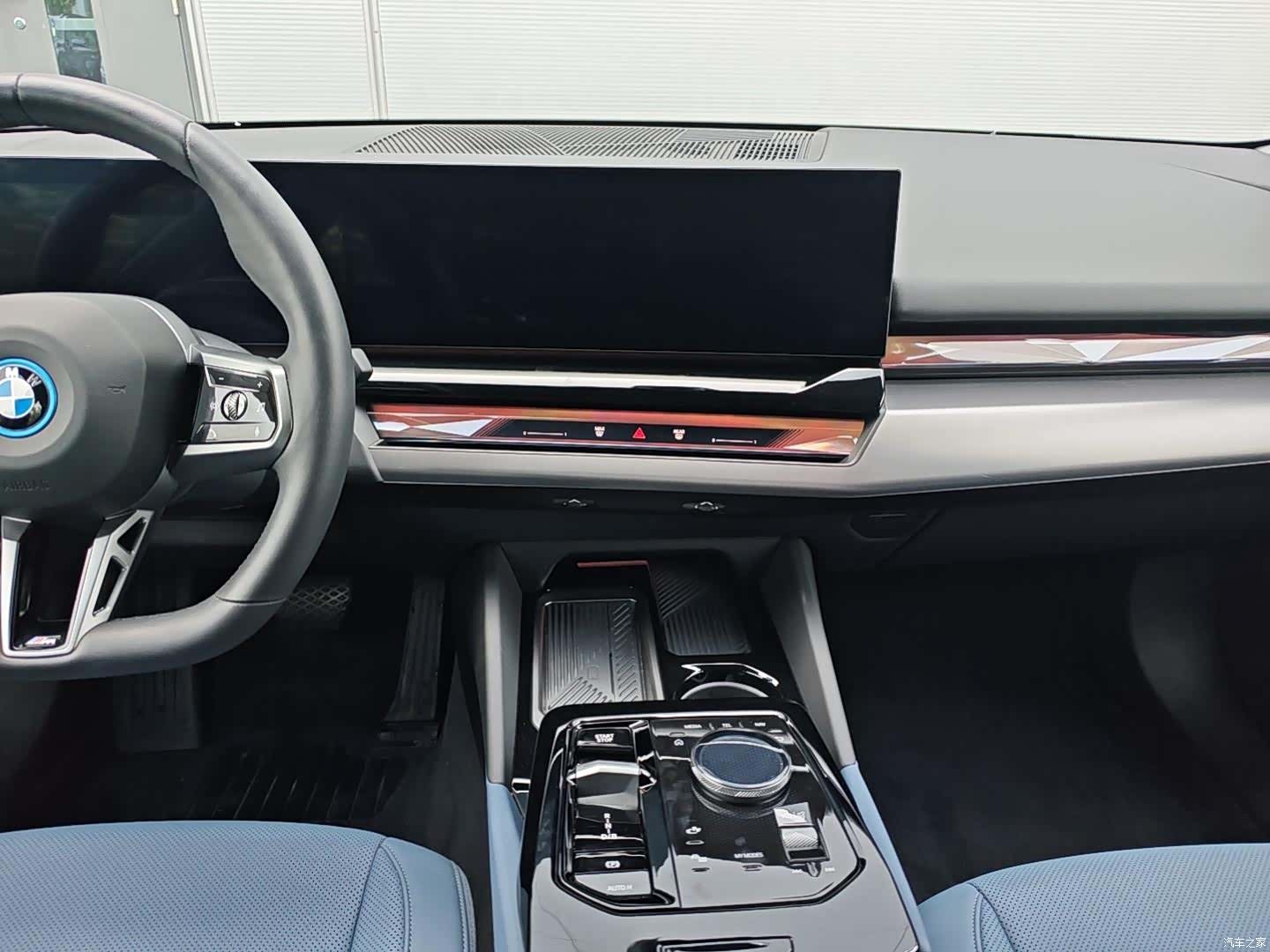 BMW i5, 2025 11