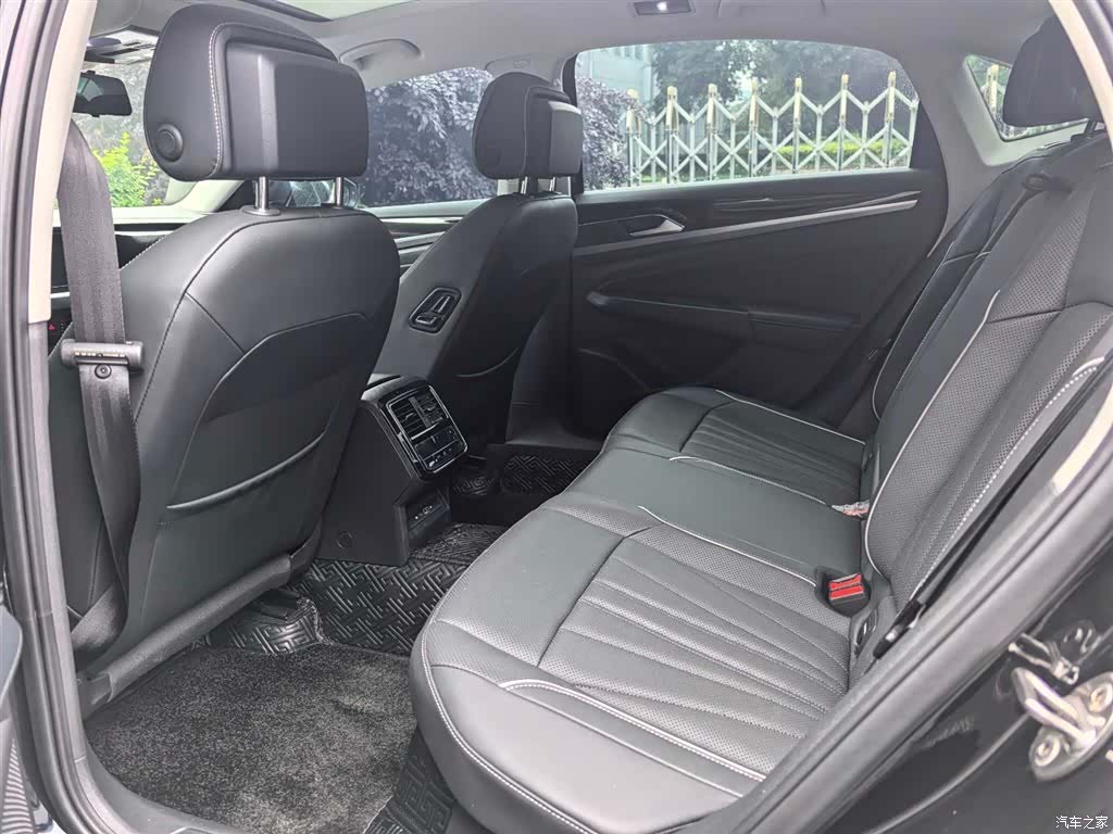 Volkswagen Passat, 2024 9