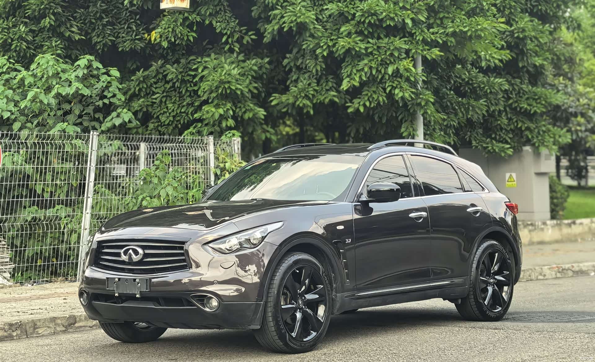 Infiniti QX70