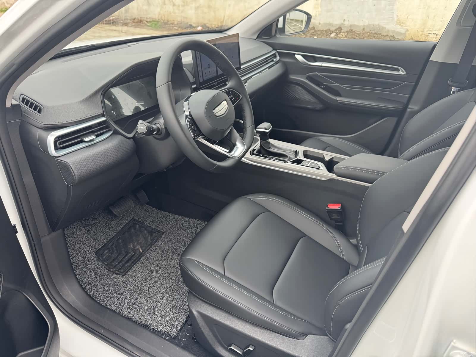 Geely Emgrand, 2022 4