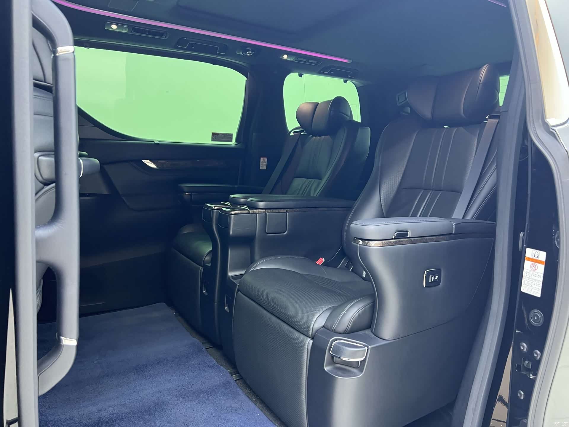 Toyota Alphard, 2021 11