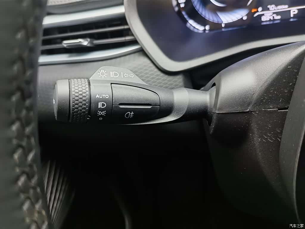 Geely Emgrand, 2025 21