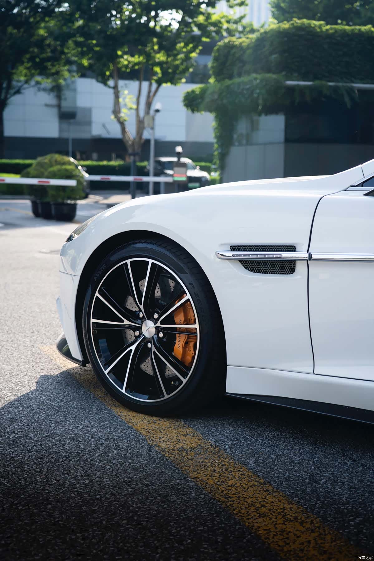 Aston Martin Vanquish, 2014 все фото