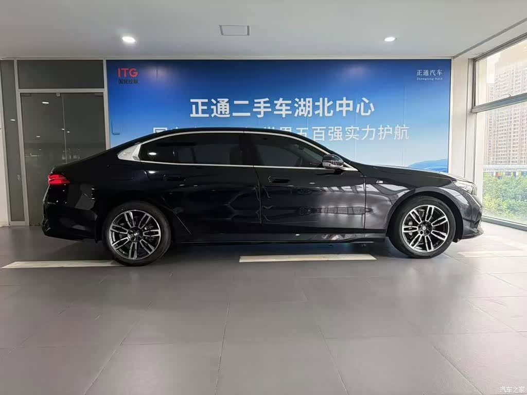 BMW 5 Series, 2024 4