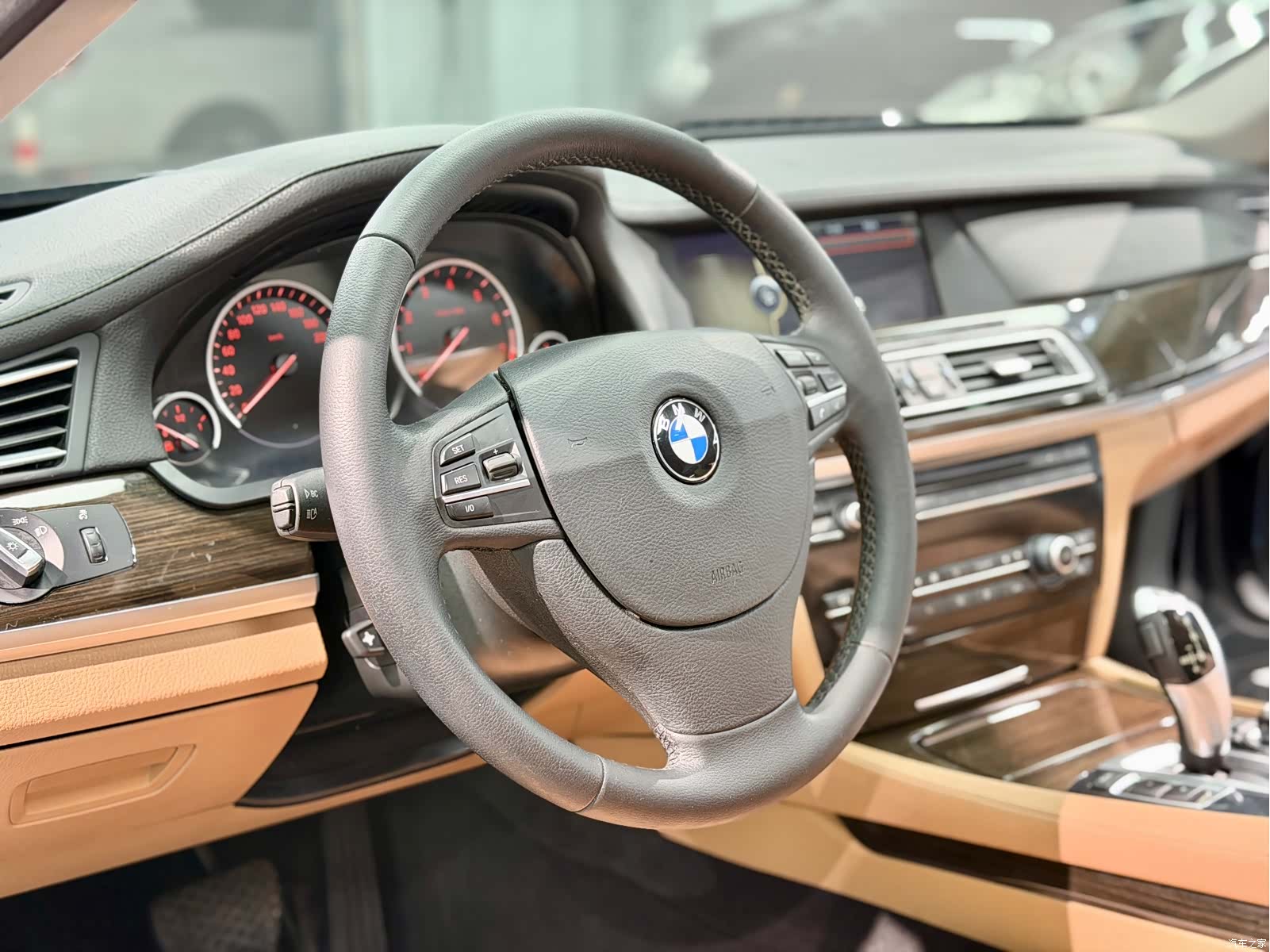 BMW 7 Series, 2012 10
