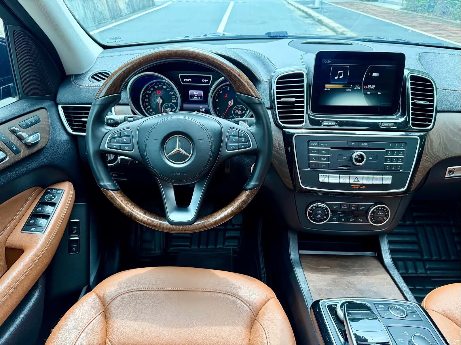 Mercedes-Benz GLS, 2016 27