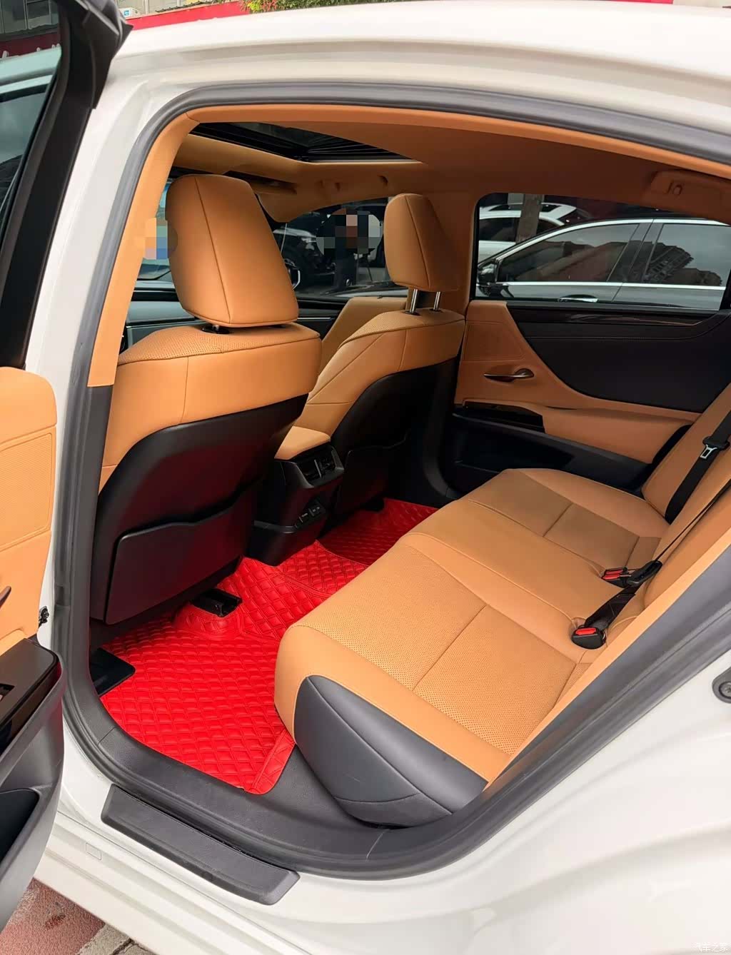 Lexus ES, 2022 все фото
