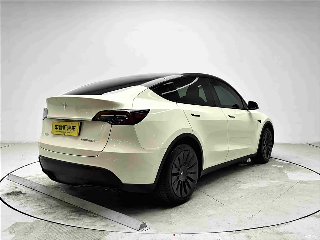 Tesla Model Y, 2023 17