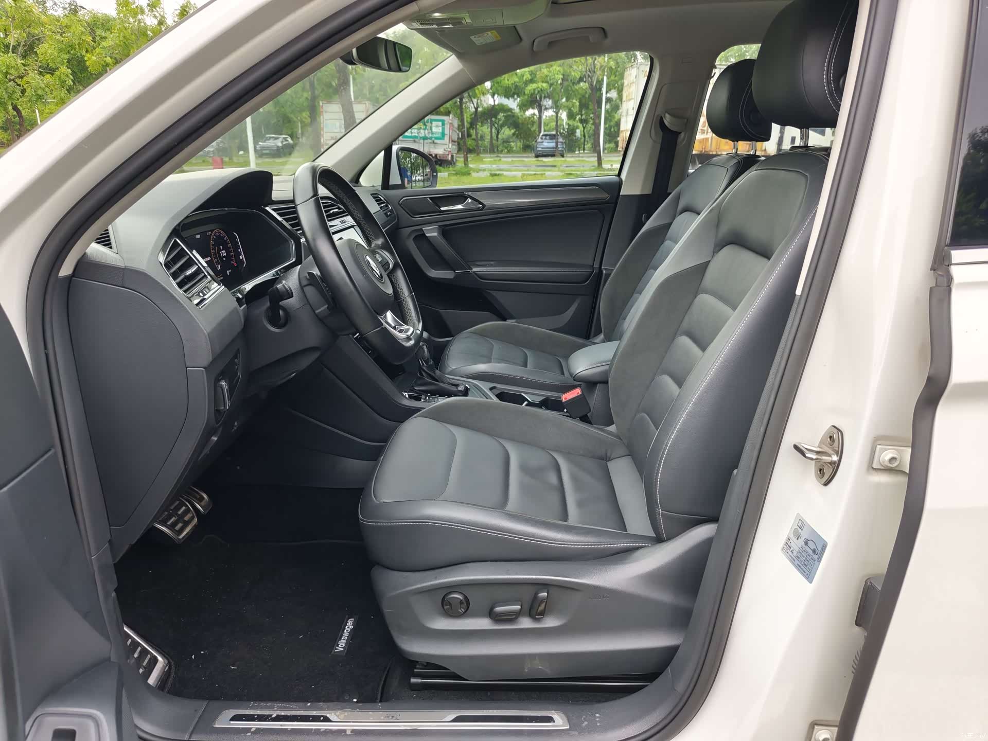 Volkswagen Tiguan L, 2021 11