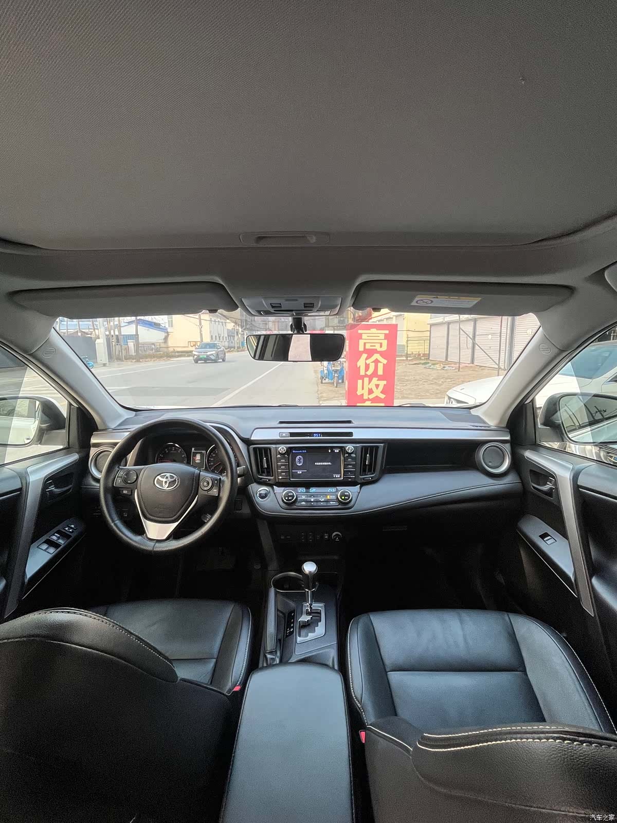Toyota RAV4, 2019 все фото