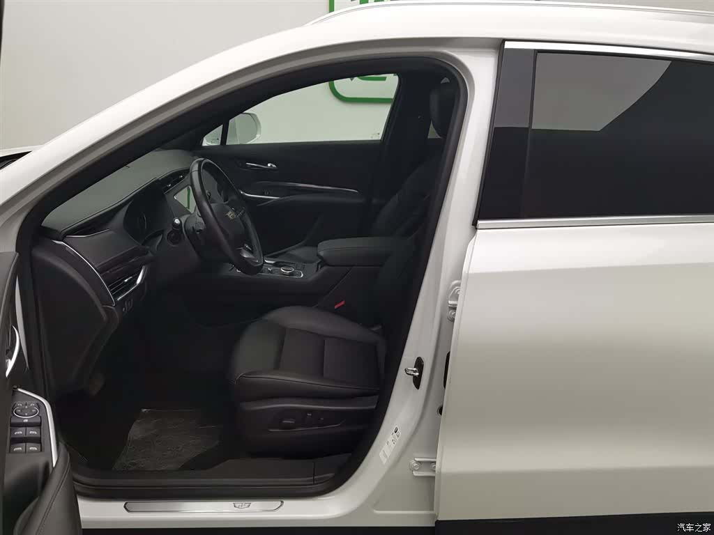 Cadillac XT4, 2020 10