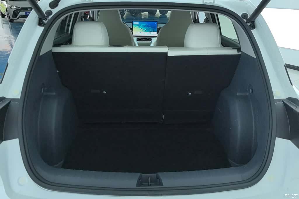 Geely Xingyuan, 2025 4