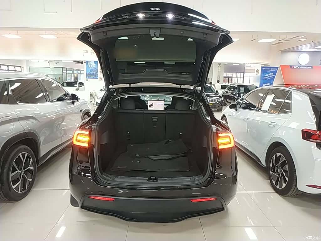 Tesla Model Y, 2023 19